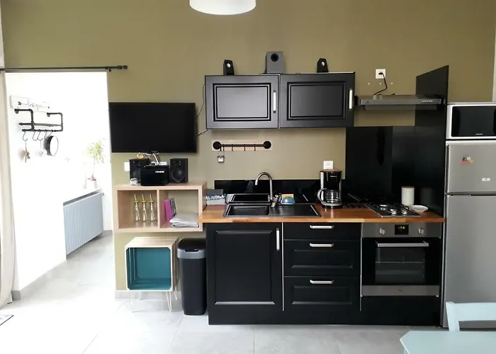 Semesterbostad Aux Lauriers *